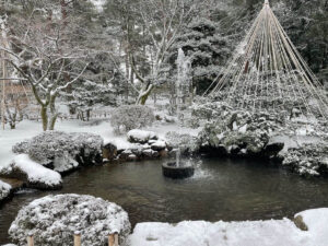 雪が積もっている景色